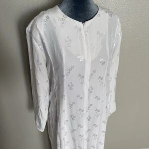 California Dynasty Vintage Women’s Small White Floral Long Sleeve Nightgown